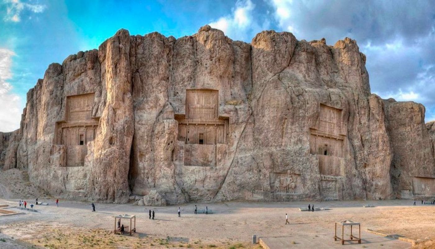 Тур в Иран гробнице накше ростам - GoIran