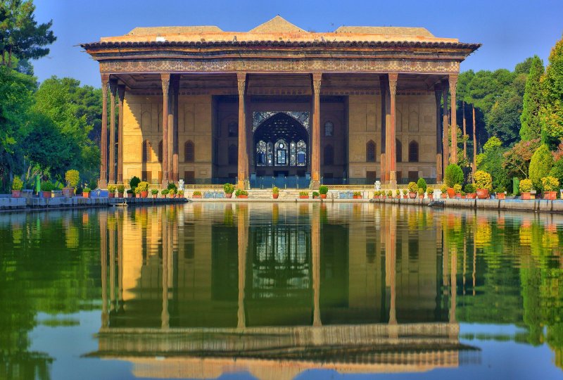 Тур в Иран дворец Чехель Сотун в Исфахане - GoIran
