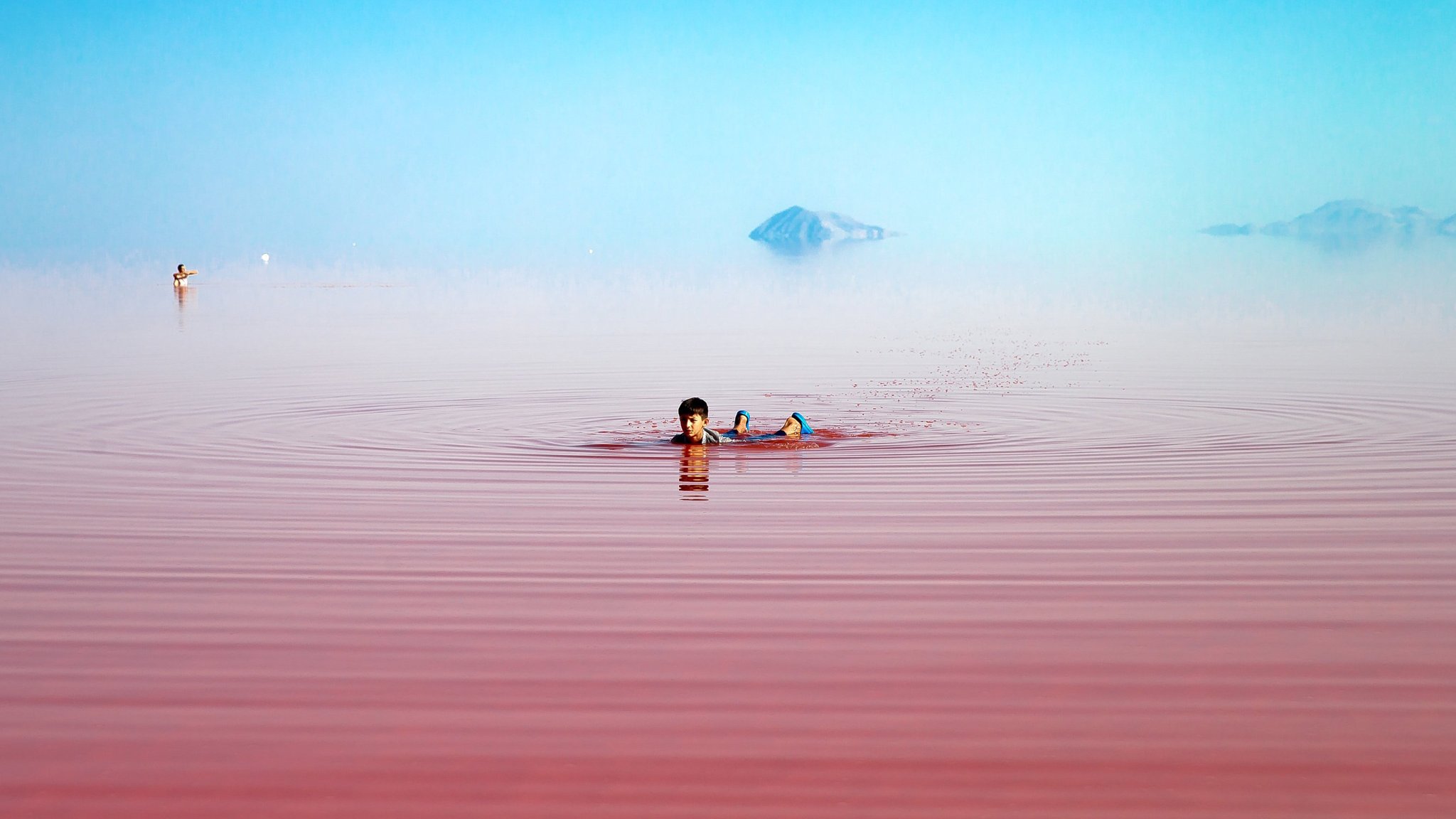 Красное озеро Урмия